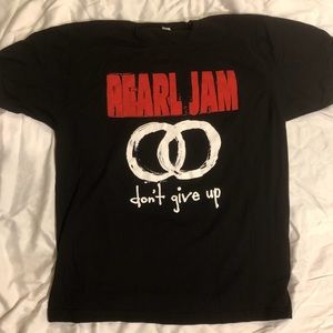 Pearl Jam don’t give up European tour band shirt
